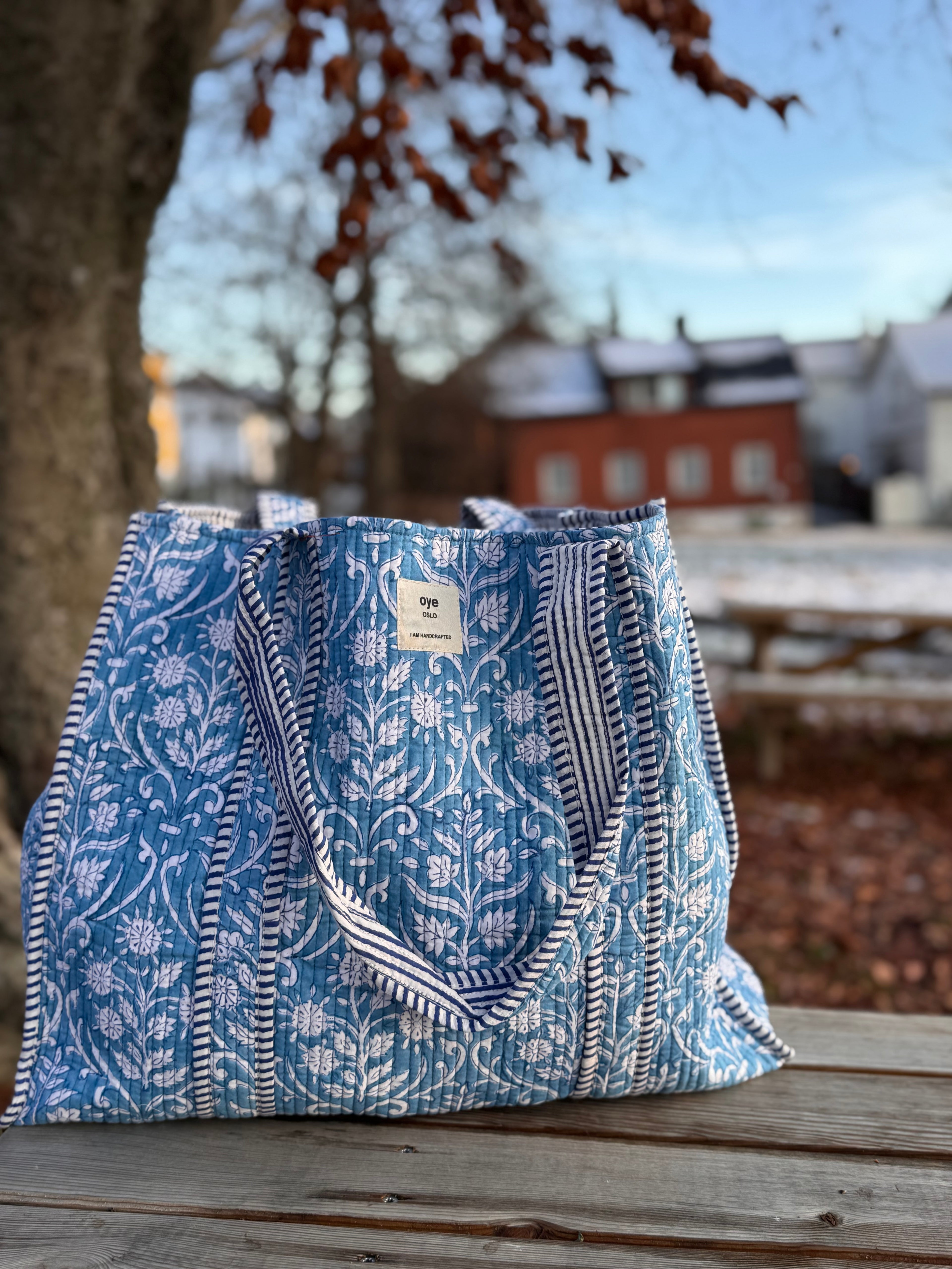 Tote bomullsveske - blå/hvit blomstret