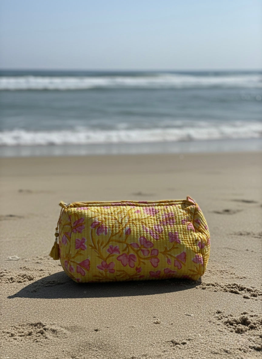 Toalettmappe - gul rosa blomstret