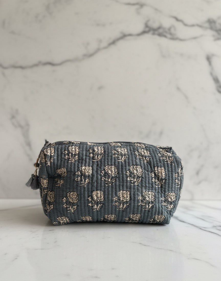 Toalettmappe - blå blomstret